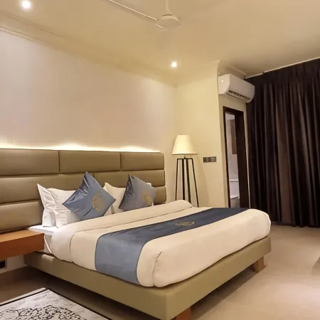 Royal Pearl Suites