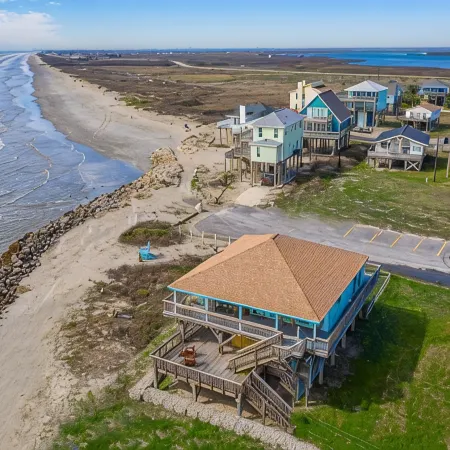 Just Beachy @ the pass Beautiful views, beach front home San Luis Pass TX