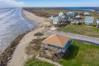 Just Beachy @ the pass Beautiful views, beach front home San Luis Pass TX - de playa