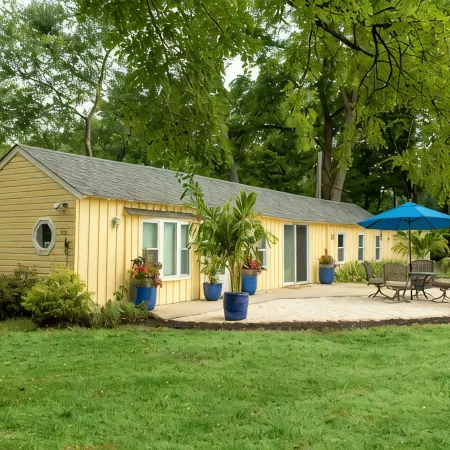 Dog friendly hideaway in Bucks County near River