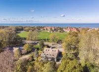 Luxe Cape Cod Farmhouse. Walk to Ellis Landing Beach! - Boutique