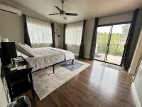 River Haven: Hot Tub, Outdoor Lounge, Walk to Beach - Homestays