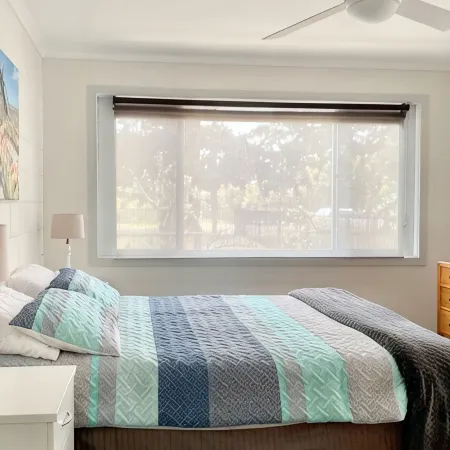 Sandy Bottom self-contained  unit - Hear the waves while you sleep. Hotels in Broulee