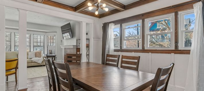 Heart of Elmwood Village cozy apartment Hotels in Buffalo
