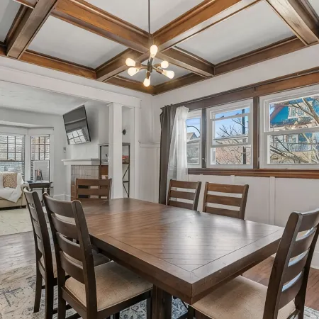 Heart of Elmwood Village cozy apartment
