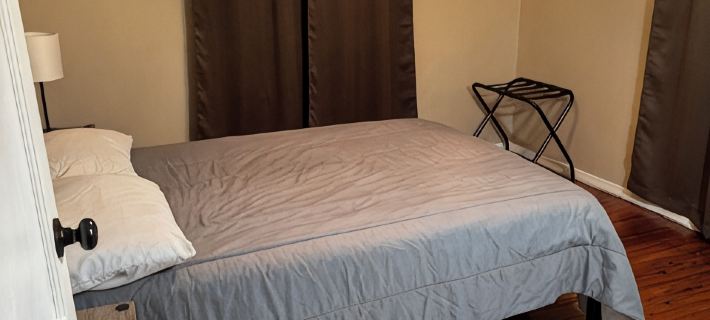 Lodge-Farmhouse is Located at the Edge of the Broken B Bar Ranch. Hotels in Reno County