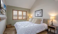 REMODELED! 2B/2B, Deck off10th GOLF Green, Dog Friendly, Pool, WIFI, in Resort! - 4 星級