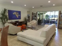 Island Living, Within Walking Distance To Beach Restaurants Shops Parks Marina - 4-Star