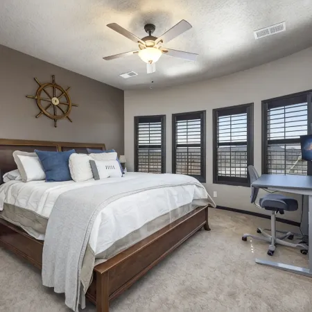 TURTLEBACK OASIS! Mins to Lake, Hot Springs & Golf