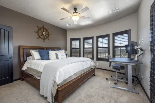 TURTLEBACK OASIS! Mins to Lake, Hot Springs & Golf - Wifi
