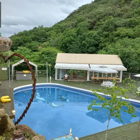 Jecheon Little Heaven Pension Отели рядом с достопримечательностью «Храм Чонбанса»