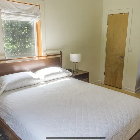 Brilliant Southside Home on 2 Acre Park + Pet Friendly