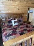 Relax in Our Secluded Hot Tub Overlooking the Pond with a Glass of Wine in Luray - 4-stjärniga