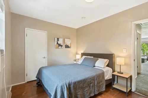 Private full-floor upstairs 2 bedroom apartment @13th & Grand - Bintang 2