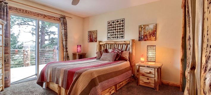 Fawn Haven Cabin Bailey Colorado Huge Deck with View and 1 Acre Fenced Dog Run Hotel di Bailey