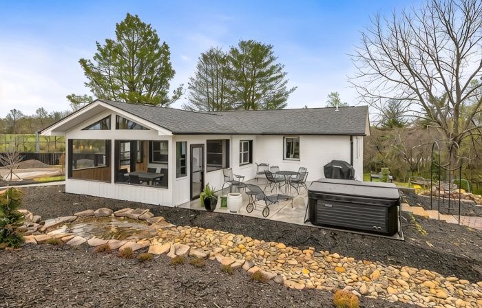 Newly renovated, convenient to area attractions yet very serene