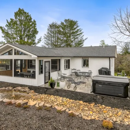 Newly renovated, convenient to area attractions yet very serene