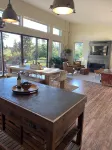Modern Mountain View Getaway - 26 Acres - 4성급