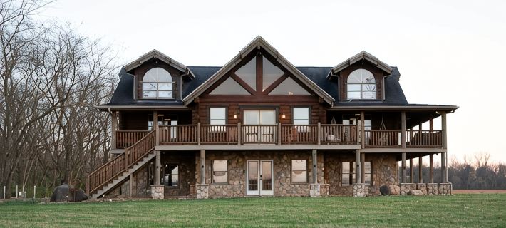 NEW CABIN! Hot Tub, Gazebo, Wraparound Deck, Sleeps 14. Drive to Hocking! Hotels in Ross County