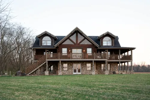 NEW CABIN! Hot Tub, Gazebo, Wraparound Deck, Sleeps 14. Drive to Hocking! - Chalets