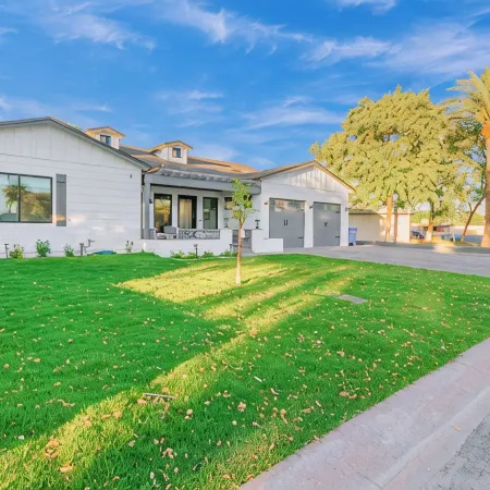Arcadia/Biltmore 2023 Build - Heated Pool - 4 bedroom 4.5 bath - PRIME LOCATION