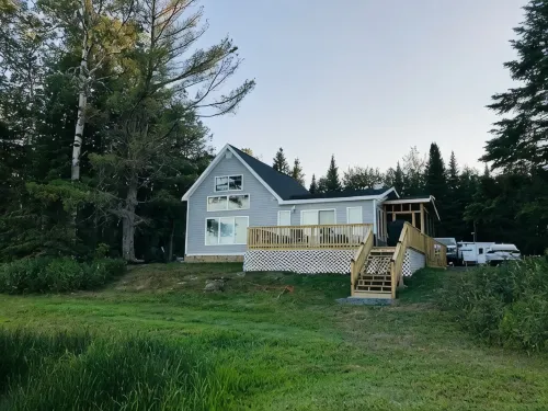 Direct Trail Access-L & R Lakeside Rentals with this Beautiful Camp on Long Lake - 3-Sterne