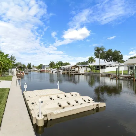 Waterfront Retreat in the Heart of Tampa. Close to Tpa, RayJay and Steinbrenner