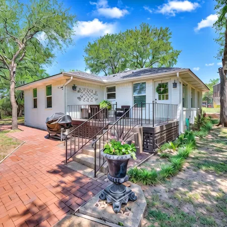 The Wildflower- Peaceful Retreat/7 Miles to Magnolia/Downtown Waco