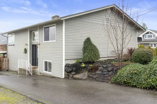 Downtown Harbor Home with Views & Room for All! - WiFi