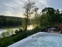 Niman House is a fishermans paradise, river front on the beautiful Juniata River - Homestays