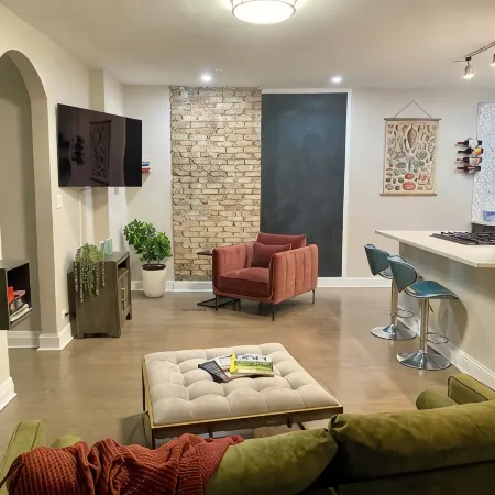Charming 3-bedroom 2-bathroom loft in Oak Park