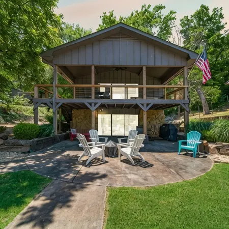 Remodeled cabin on Grand Lake with boat slip and boat dock.  Pet-Friendly!
