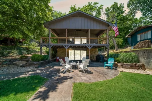 Remodeled cabin on Grand Lake with boat slip and boat dock.  Pet-Friendly! - Chalets