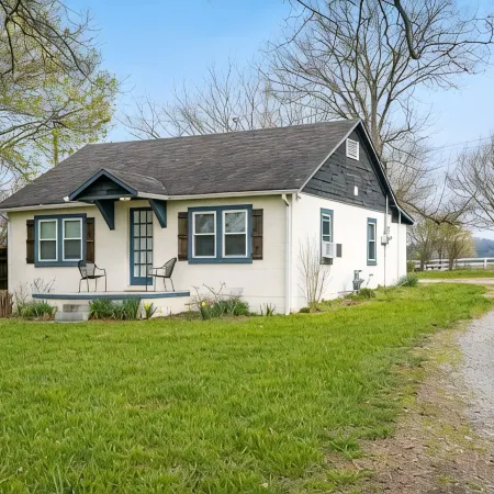 Quiet cottage near the heart of Downtown Franklin, TN
