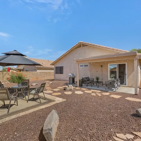 Stunning Vacation Home - Trails, Golf & Dining!