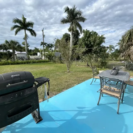 Island Cottage-Boat Ramp End of Street! Walk to Jug Creek Marina!