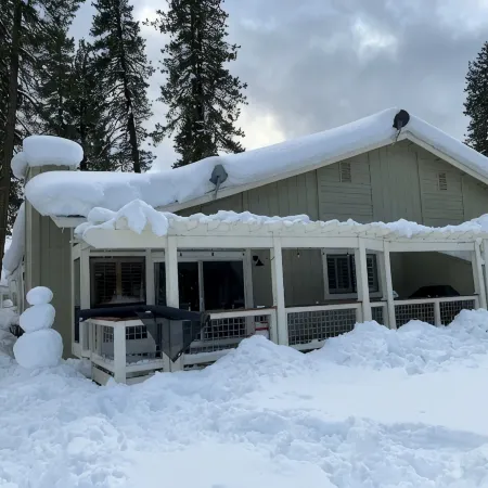 Cozy Condo on the 4th Fairway of  Plumas Pines Golf Course