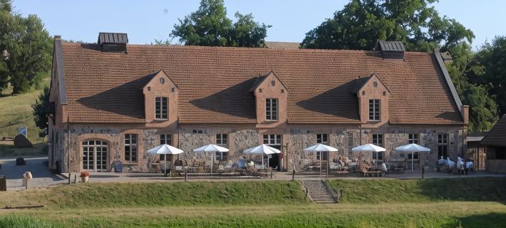 Hotel Schloss & Gut Ulrichshusen Отели в г. Мюриц