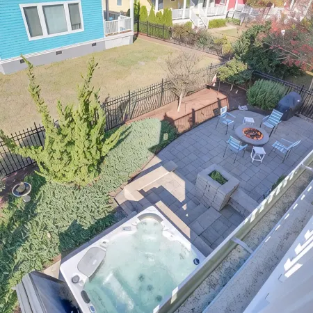 First Floor King Suite, Kids Bunk Room ~ Private Beach & Community Pool Access!