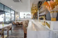 Hôtel Cosmopolitain - بار