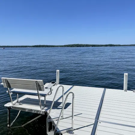Sandalwood Retreat on Round Lake - Enjoy our screened porch & gorgeous sunsets ￼