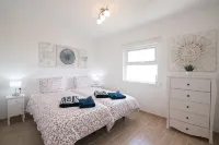 Newly renovated penthouse in a complex with pool on the seafront - 2-Star