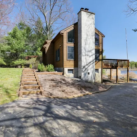 Private Lakefront on Fairview Lake - Sleeps 6-8