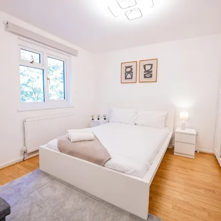 3 BR House with Free Parking, Garden & Fast WiFi
