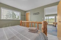 Falcon Ridge Chalet-Woodland Park: WiFi & Views, Deck and Views of Pikes Peak - balcon