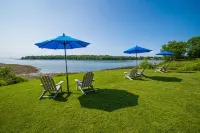 Strawberry Hill Seaside Inn - parking