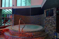 Village Hotel Cardiff - Hot Tub