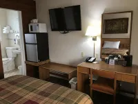 Southsider Motel - parking