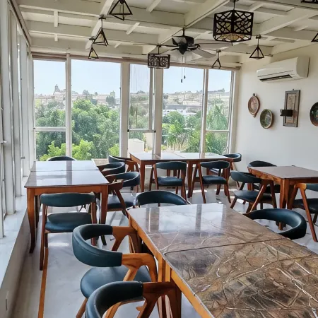 Hotel Naren Villa