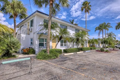 BeachTrail Lodging - Parking